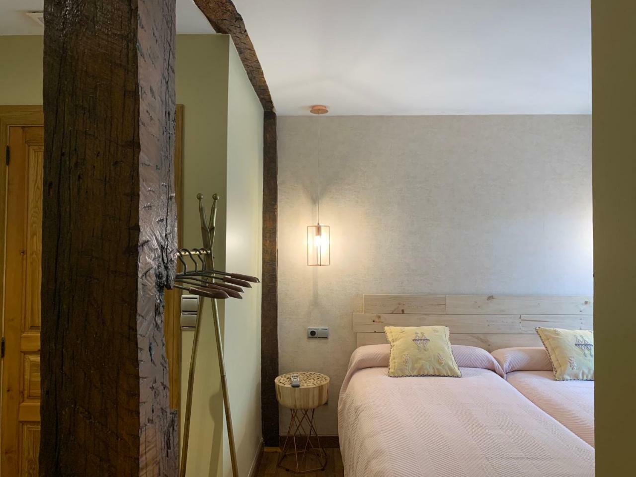 Hostal El Resbalon Cervera De Pisuerga Ngoại thất bức ảnh